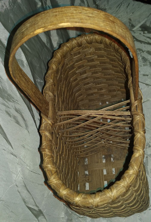 VINTAGE HANDMADE DOVETAILED, WOODEN SPLINT BASKET in Arts & Collectibles in City of Toronto - Image 4