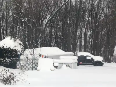 Exterior storage space for boat’s car’s trailer’s etc … Price for winter 300$ Depends on space taken...