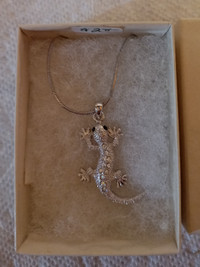 Rhinestone sparkly Gecko Lizard Necklace *New!