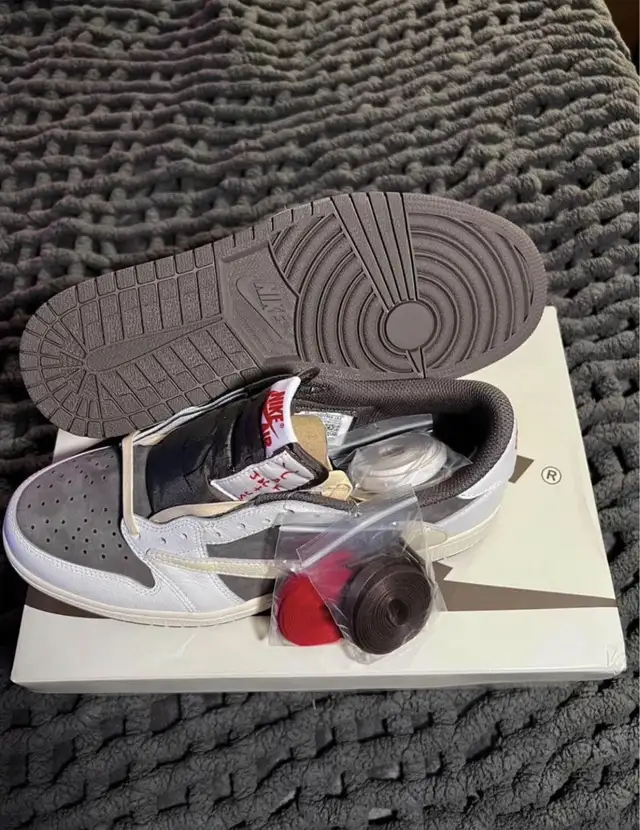 Jordan 1 Retro Low SP Travis Scott Reverse Mocha  in Men's Shoes in Mississauga / Peel Region - Image 3