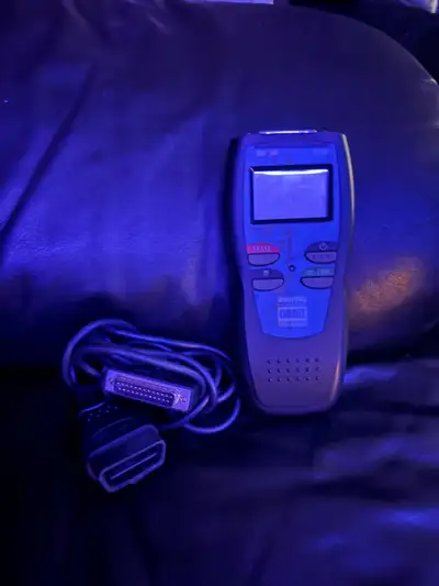 This Innova 3100 OBDII code reader is a reliable, pre-owned diagnostic tool perfect for troubleshoot...