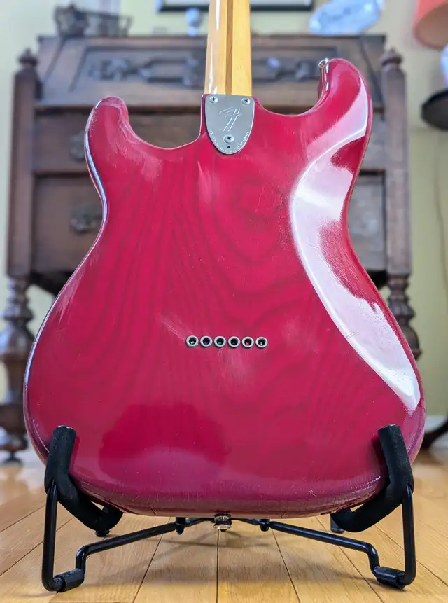 Fender Stratocaster 1979 Hardtail in Guitars in City of Montréal - Image 8