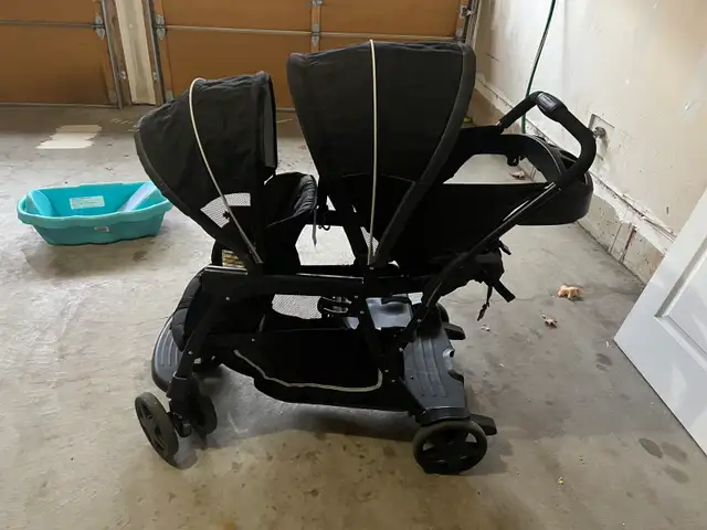 double stroller in Strollers, Carriers & Car Seats in Mississauga / Peel Region - Image 4