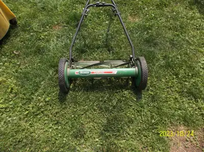 Lawnmower/Tondeuse Manuele, View more