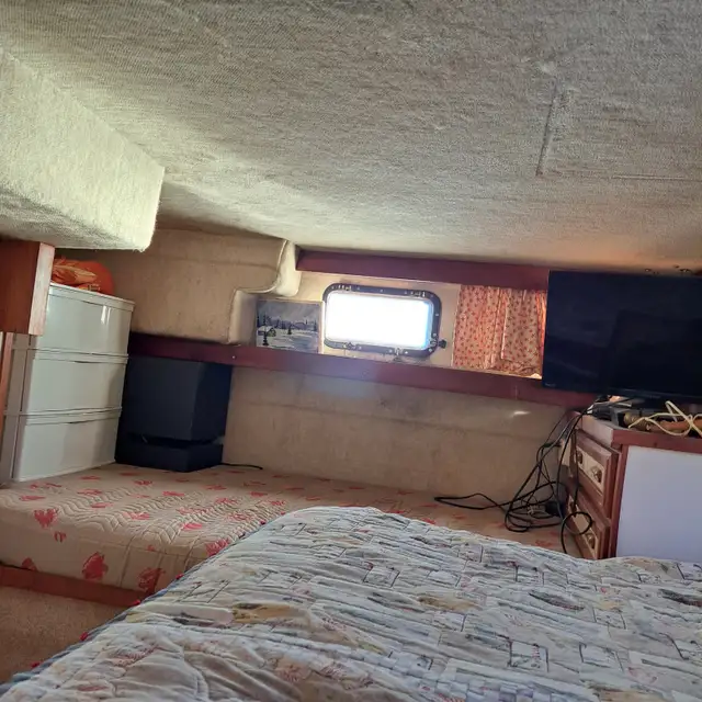 Carver 3207 Motor Yacht say goodbye to the woods in Powerboats & Motorboats in Bridgewater - Image 5