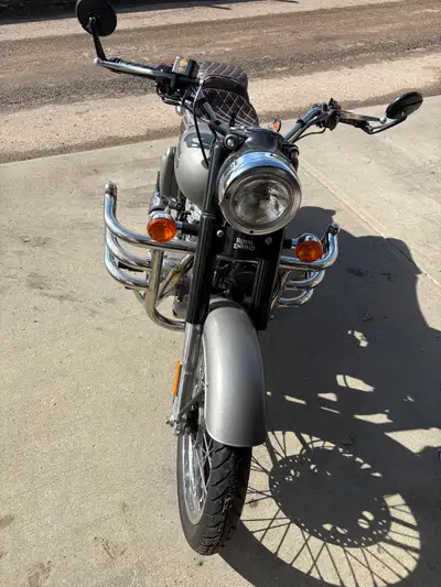 Selling 2019 royal enfield bullet classic in brand new condition, low kms 2000, comes with lots of e...