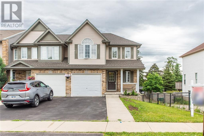 Description: Spacious end-unit townhouse available in the highly desirable West Waterloo neighborhoo...
