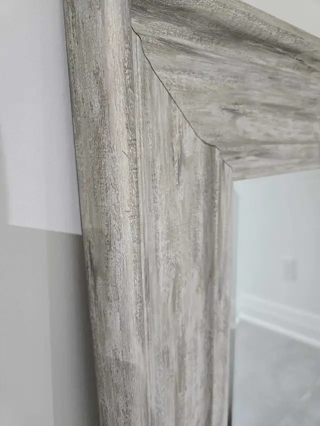 Wood Framed Mirror in Home Décor & Accents in City of Toronto - Image 3