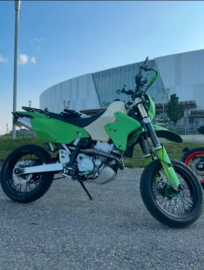Selling my 2016 DRZ 400 SM, low km, lots of upgrades, second owner. Aftermarket seat, tires, gas tan...