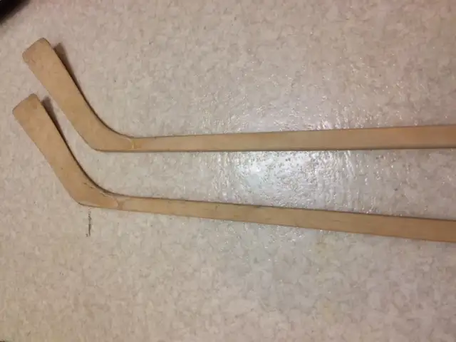 Adult/Senior Wood Hockey Sticks (Right Blade) (NEW) in Hockey in City of Toronto - Image 4