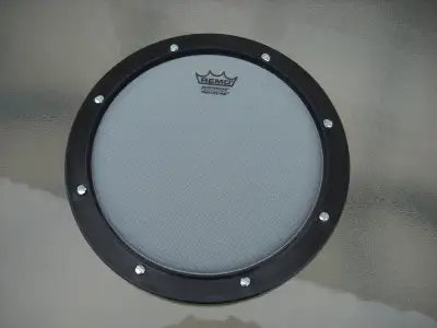 8 inch mesh head practice pad Remo RT-0008SN in excellent condition. Stand is included. West side pi...