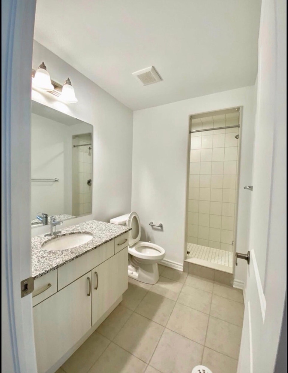 3 Beds and 2.5 Baths-Townhouse rent 5