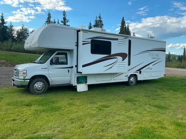 2013 Fleetwood Tioga Montana Class C Motorhome in RVs & Motorhomes in Red Deer - Image 5