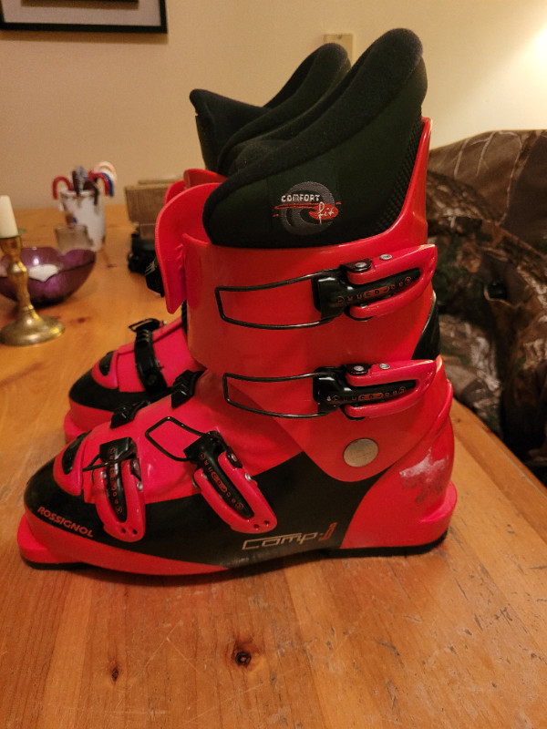 Rossignol ski boots sz 25.5 in Ski in Fredericton