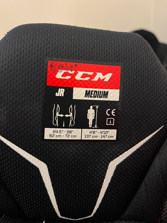 CCM hockey pants JR Medium  in Free Stuff in Calgary - Image 3