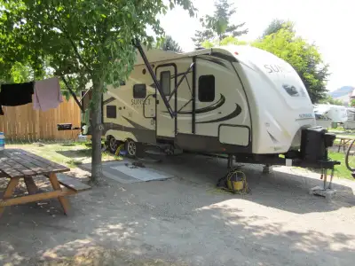 BOOKING DEPOSIT OF $150 or 25% of RENTAL whichever is more. Rental of 2016 Crossroads RV 250RB. RV i...