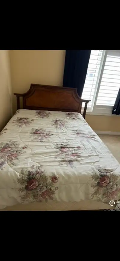 Private room available ( May 1. 2026) Shared bathroom with 2 people/ kitchen Furnished/ no pet Inter...