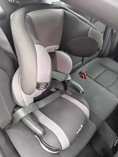 Safety 1st Booster Seat - Gently Used (10 Days Only), View more