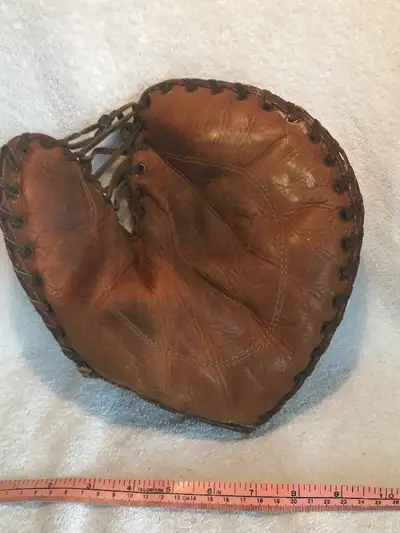 In very good condition circa 1920’s to the 1930’s Vintage Leather First Baseman’s Baseball Glove. No...