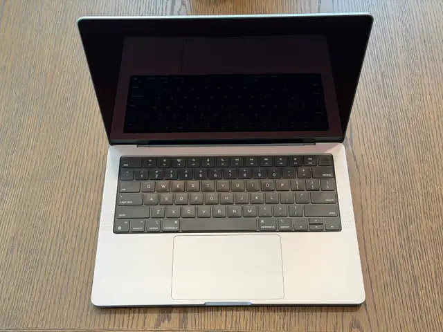 MacBook Pro 14-inch – M1 Pro – 16GB RAM – 512GB SSD – Like New in Laptops in City of Montréal - Image 3
