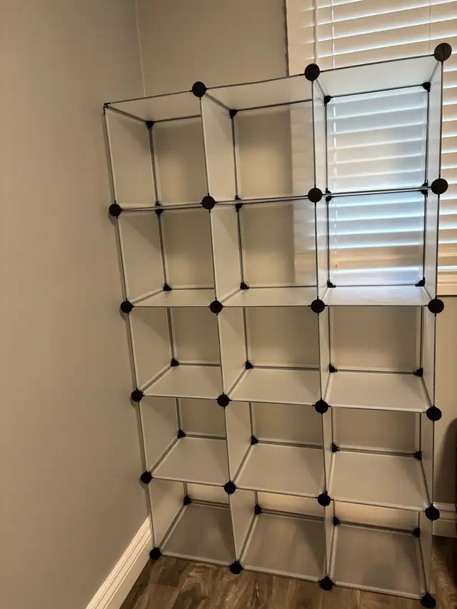 white ikea bookshelf  in Bookcases & Shelving Units in Hamilton - Image 3