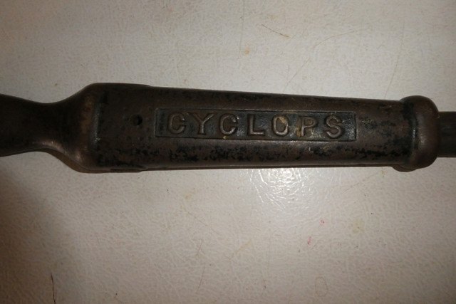 Arrache clous ancien en fer  Cyclops, MFG by union hardware co, dans Art et objets de collection  à Laurentides - Image 2
