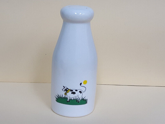 Ceramic Mini Milk Bottle Baking Soda Fridge Freshener in Kitchen & Dining Wares in Mississauga / Peel Region - Image 2