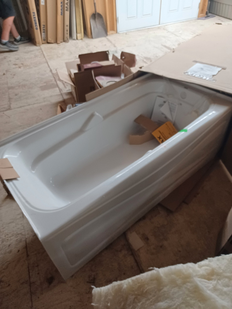 Maax Maui Bathtub 60x30 RH drain New Minor Damage Plumbing, Sinks