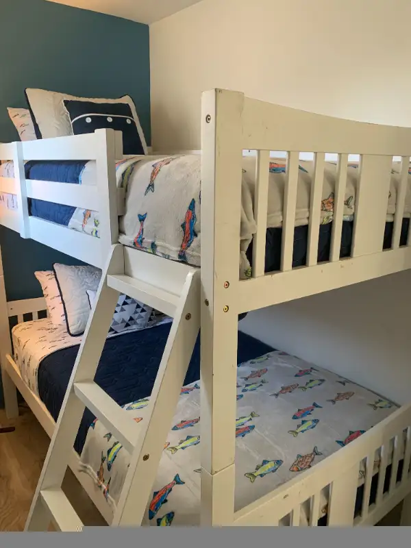 Reno’d 3 bdrm House steps to beach in Ontario in Canada - Image 6