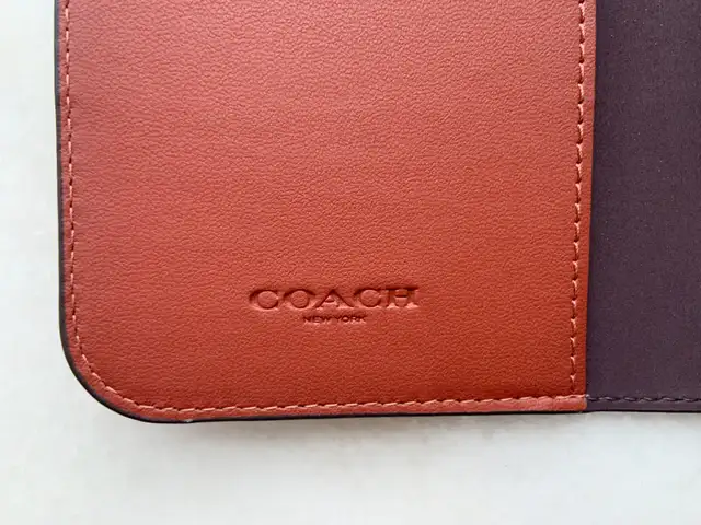 ❤️ COACH Folio Signature Canvas Case for iPhone 13,14,15 ❤️ in Cell Phone Accessories in St. Catharines - Image 7