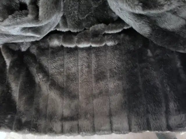 FAUX FUR WINTER COAT S -MANTEAU D'HIVER EN FAUSSE FOURRURE - P in Women's - Tops & Outerwear in Laval / North Shore - Image 7