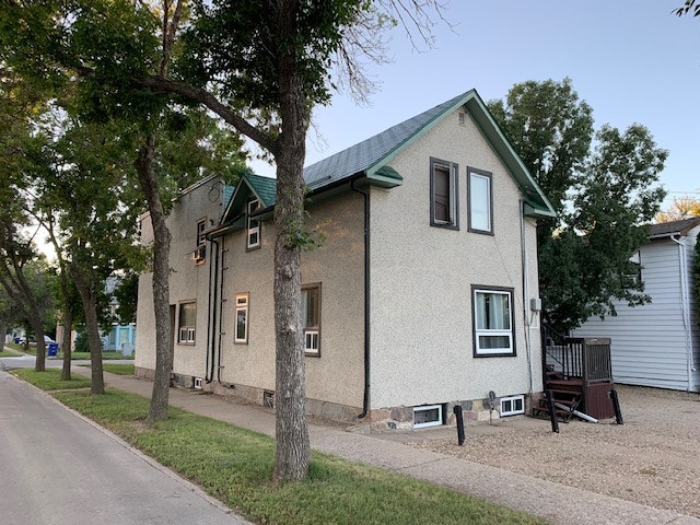 Weyburn downtown 2 bdrm apartment/wifi, power, water, heat incl 1