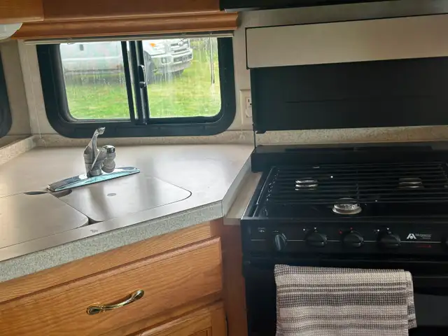 TRIPLE E CLASS A MOTORHOME in RVs & Motorhomes in Edmonton - Image 10