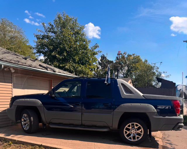 2002 Chevrolet Avalanche LTZ Z71 in Cars & Trucks in Edmonton