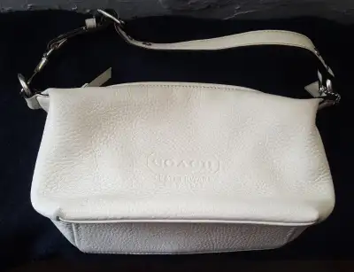 Vintage COACH Hampton Pebbled Leather Bag-Excellent Condition, View more