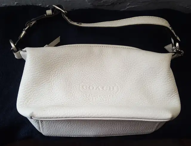 Vintage COACH Hampton Pebbled Leather Bag-Excellent Condition in Women's - Bags & Wallets in City of Toronto - Image 2