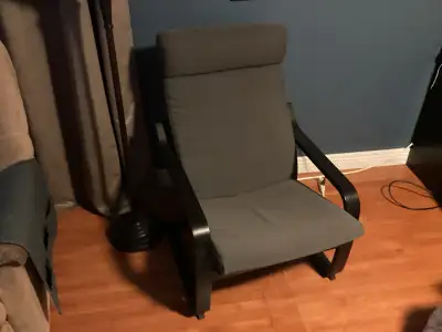 Chaise IKEA idéal pour détente en très bon état