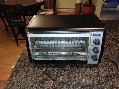 Four grille pain de comptoir Black & Decker bon pour pizza 12 po, View more