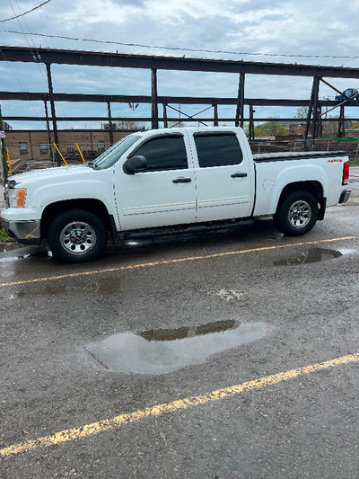 2012 GMC 4x4 cold a/c remote start sold as is