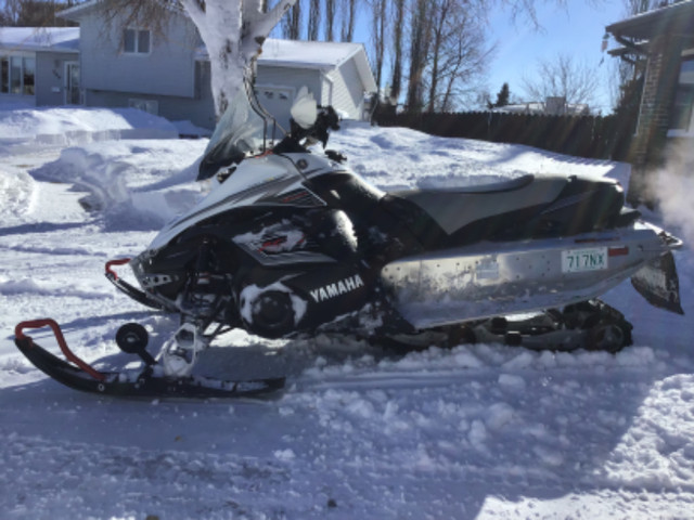 2008 Yamaha FX Nytro has Reverse and Electric start 2145km in Snowmobiles in Winnipeg - Image 4