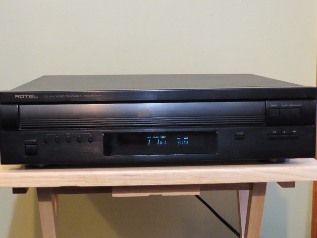 Rotel RCC-940AX 5 CD changer in Stereo Systems & Home Theatre in Winnipeg
