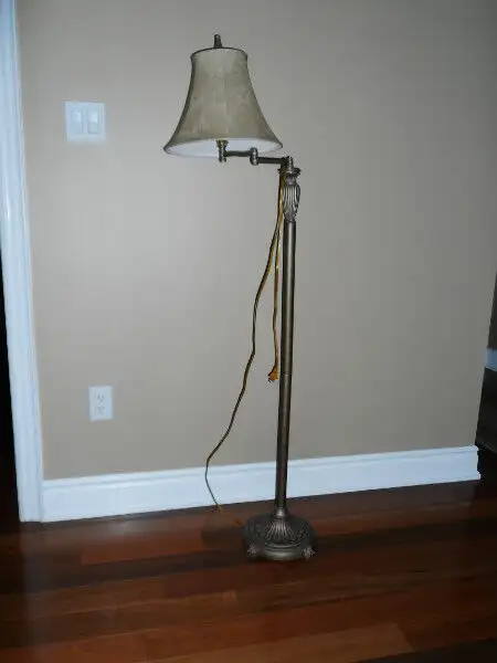 FLOOR AND TABLE LAMPS in Indoor Lighting & Fans in Markham / York Region - Image 6