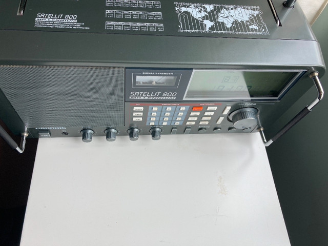 Grundig Classic Satellit 800 Radio in General Electronics in Kingston - Image 3