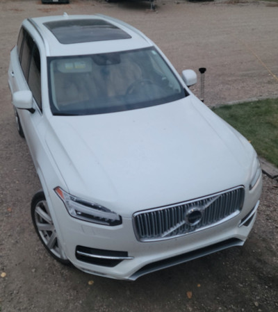 2016 Volvo XC90 T6 Momentum