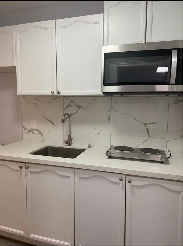 2nd Floor 1Bedroom bachelor apt available Now(College/Ossington)63826904354051120