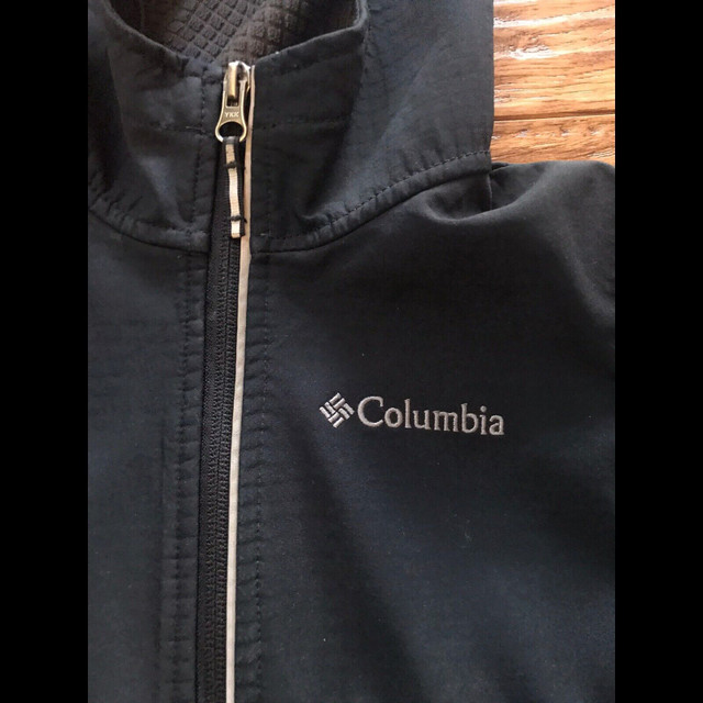 Kids Columbia jacket in Clothing - 4T in Barrie - Image 2
