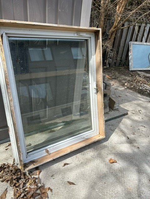 Post Renovation -- Used Windows For Sale -- Excellent Condition in Windows, Doors & Trim in Oakville / Halton Region - Image 2