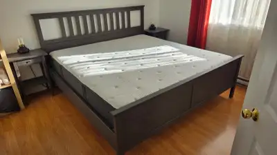 Ensemble de lit King, matelas et tables de chevet, View more