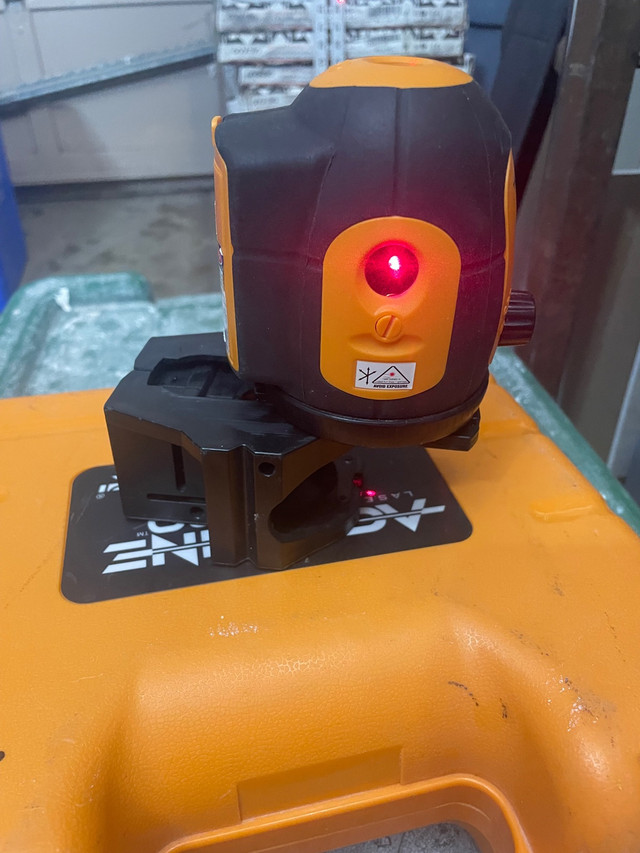 Johnson acculine laser level pro in Power Tools in Hamilton - Image 4