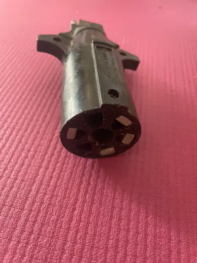 Fits GMC / Chevrolet as well , most likely ram too. (I believe they’re universal) 7 blade to 4 pin a...
